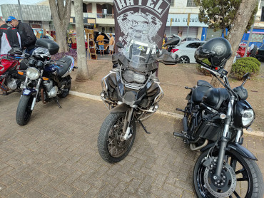 Foto 61: 3º Encontro de Carros Antigos e Motociclistas reúne centenas de expositores em Quatá
