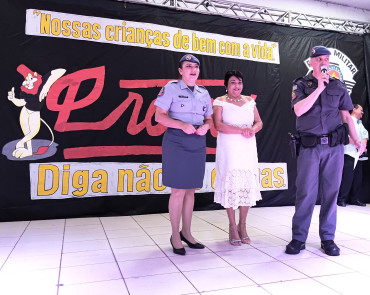 Foto 206: Alunos dos 5º anos de Escolas Municipais recebem certificado do Proerd