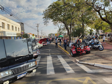 Foto 21: 3º Encontro de Carros Antigos e Motociclistas reúne centenas de expositores em Quatá