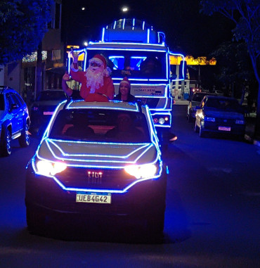 Foto 36: Natal de Luz da G10 Concreto leva carreata natalina às ruas de Quatá