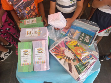 Foto 181: Volta às Aulas em Quatá: Alunos recebem Kit Escolar e Mimo especial