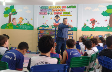 Foto 3: Escritor Vicentônio Silva visita Escolas de Quatá