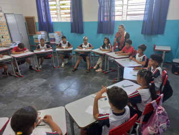 Foto 187: Volta às Aulas em Quatá: Alunos recebem Kit Escolar e Mimo especial