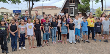 Foto 3: Guri comemora 30 anos com flashmob simultâneo em 70 cidades