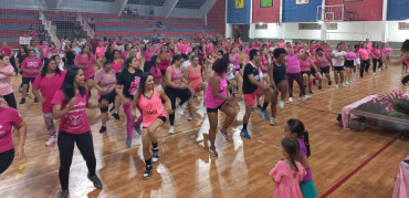 Foto 6: Aulão de Zumba e Ritmos: em especial ao Outubro Rosa!