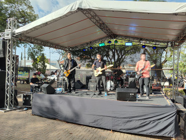 Foto 36: 3º Encontro de Carros Antigos e Motociclistas reúne centenas de expositores em Quatá