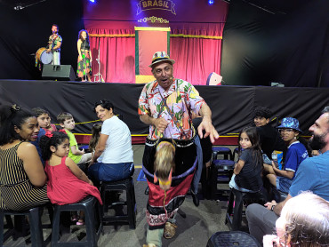 Foto 19: Quatá recebe Palco Móvel Emcena Brasil Edição Certame