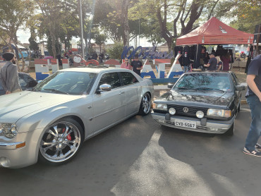 Foto 74: 3º Encontro de Carros Antigos e Motociclistas reúne centenas de expositores em Quatá