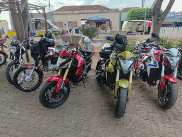 Foto 40: 3º Encontro de Carros Antigos e Motociclistas reúne centenas de expositores em Quatá