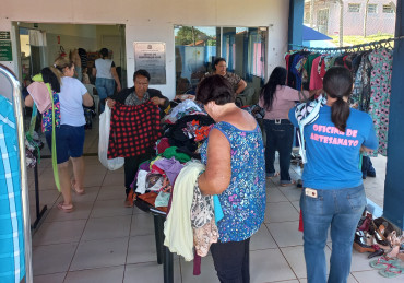 Foto 69: Fundo Social de Solidariedade e Secretaria de Promoção Social realizam Varal Solidário especial de Natal