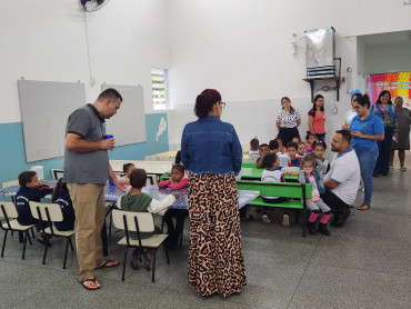 Foto 26: Volta às Aulas em Quatá: Alunos recebem Kit Escolar e Mimo especial