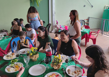 Foto 11: Em clima de Natal, Residência Terapêutica participa de confraternização