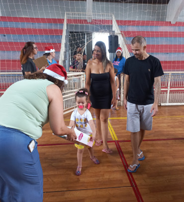 Foto 174: Especial de Natal: entrega de brinquedos