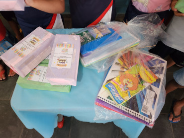 Foto 199: Volta às Aulas em Quatá: Alunos recebem Kit Escolar e Mimo especial