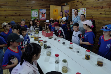 Foto 12: Alunos da Escola Orísia participam de ação educativa no Centro de Educação Ambiental de Paraguaçu Paulista