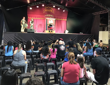 Foto 23: Quatá recebe Palco Móvel Emcena Brasil Edição Certame