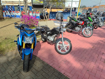 Foto 118: 3º Encontro de Carros Antigos e Motociclistas reúne centenas de expositores em Quatá