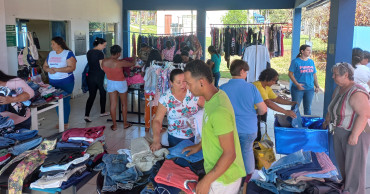 Foto 71: Fundo Social de Solidariedade e Secretaria de Promoção Social realizam Varal Solidário especial de Natal