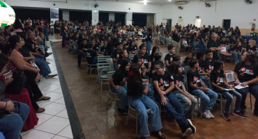 Foto 106: Alunos dos 5º anos de Escolas Municipais recebem certificado do Proerd