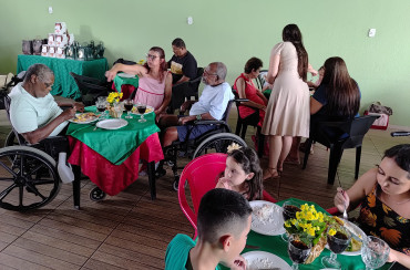 Foto 29: Em clima de Natal, Residência Terapêutica participa de confraternização