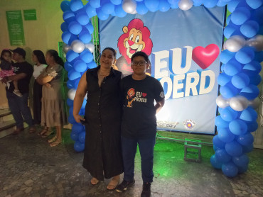 Foto 2: Alunos dos 5º anos de Escolas Municipais recebem certificado do Proerd