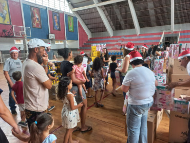 Foto 126: Especial de Natal: entrega de brinquedos