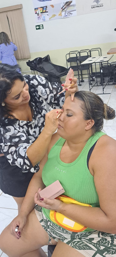 Foto 17: Curso de Automaquiagem