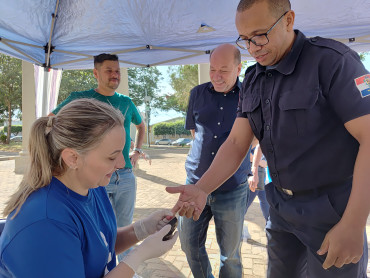 Foto 107: Alunos e usuários recebem orientações sobre prevenção e controle do diabetes 