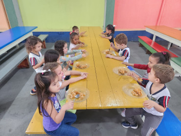 Foto 56: Volta às Aulas em Quatá: Alunos recebem Kit Escolar e Mimo especial