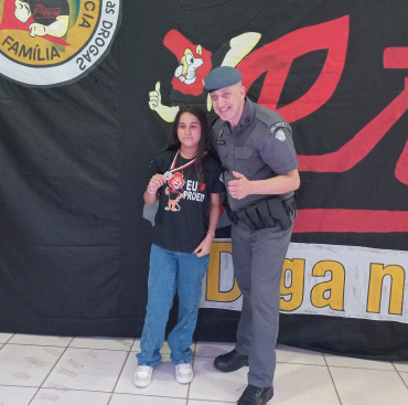 Foto 70: Alunos dos 5º anos de Escolas Municipais recebem certificado do Proerd