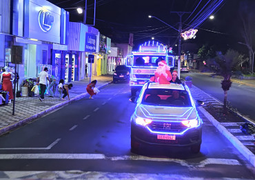 Foto 28: Natal de Luz da G10 Concreto leva carreata natalina às ruas de Quatá