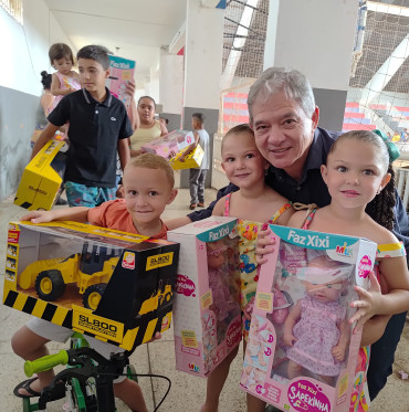 Foto 149: Especial de Natal: entrega de brinquedos
