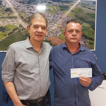 Foto 4: Prefeitura de Quatá entrega prêmios para os sorteados do IPTU 2025