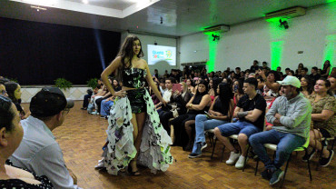 Foto 4: Moda e consciência ambiental é destaque em desfile da Etec