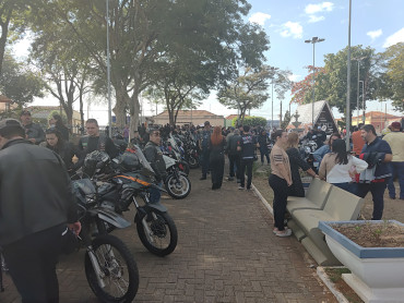 Foto 113: 3º Encontro de Carros Antigos e Motociclistas reúne centenas de expositores em Quatá