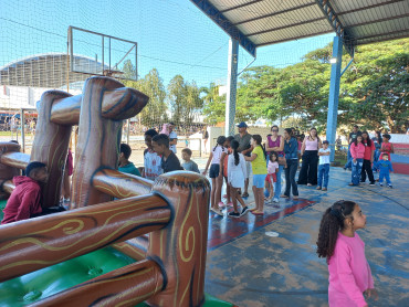 Foto 115: Festa do Trabalhador reúne centenas de pessoas