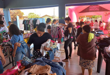 Foto 48: Fundo Social de Solidariedade e Secretaria de Promoção Social realizam Varal Solidário especial de Natal