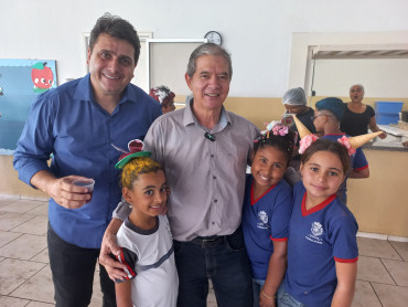 Foto 75: Churrasco marca as comemorações alusivas ao Dia das Crianças