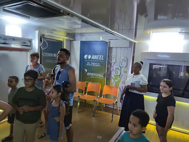 Foto 188: Quatá recebe Palco Móvel Emcena Brasil Edição Certame
