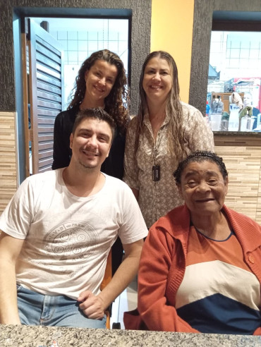 Foto 17: Residência Terapêutica comemora com os aniversariantes do mês de Outubro