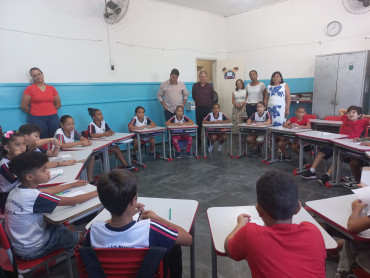 Foto 191: Volta às Aulas em Quatá: Alunos recebem Kit Escolar e Mimo especial
