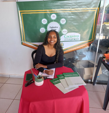 Foto 61: Fundo Social de Solidariedade e Secretaria de Promoção Social realizam Varal Solidário especial de Natal