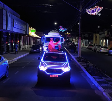 Foto 21: Natal de Luz da G10 Concreto leva carreata natalina às ruas de Quatá