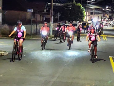 Foto 26: Caminhada e Passeio Ciclístico em prol do Outubro Rosa