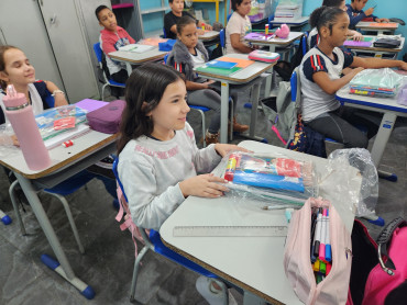 Foto 90: Volta às Aulas em Quatá: Alunos recebem Kit Escolar e Mimo especial