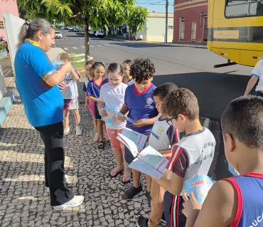 Foto 81: Alunos e usuários recebem orientações sobre prevenção e controle do diabetes 