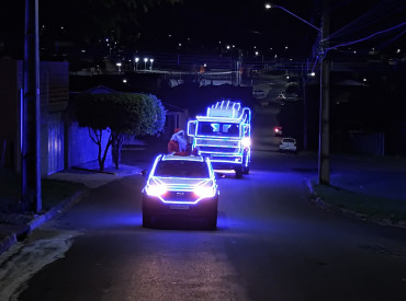 Foto 14: Natal de Luz da G10 Concreto leva carreata natalina às ruas de Quatá