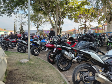 Foto 81: 3º Encontro de Carros Antigos e Motociclistas reúne centenas de expositores em Quatá