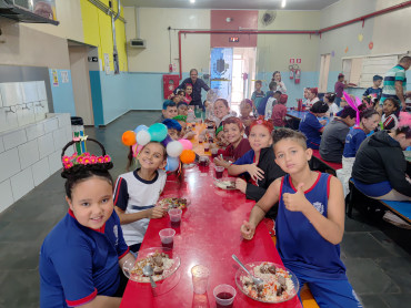 Foto 59: Churrasco marca as comemorações alusivas ao Dia das Crianças
