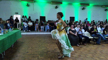 Foto 15: Moda e consciência ambiental é destaque em desfile da Etec